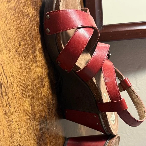 Dansko Frida Red Leather Wedge Multi-Strap Women's Sandals - Picture 4 of 9